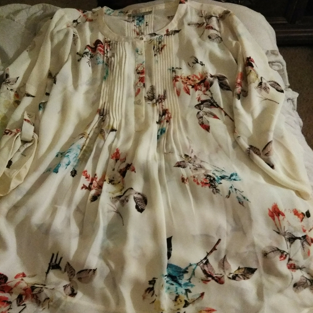 SOLD Cute danielrainn top